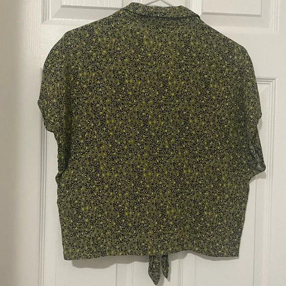 HP 5/17!! Calvin Klein Jeans Olive Leopard Print Tie Front Top - Picture 3 of 10